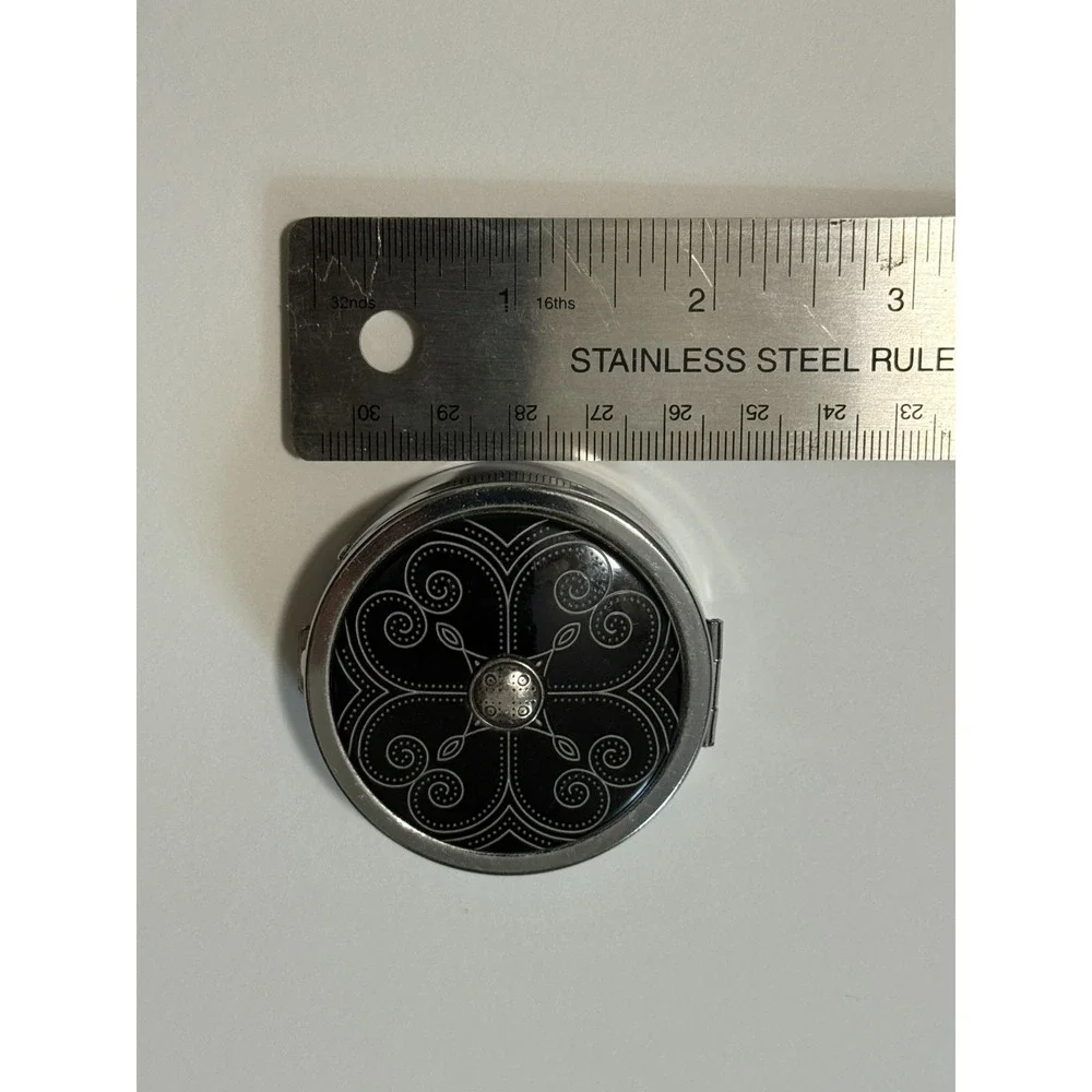 Beautiful Authentic‎ Brighton Black spiral heart push button round jewelry case